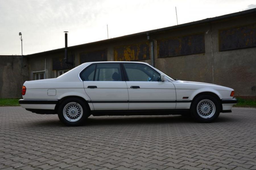  BMW 740i (E32) 1992 года  (UK) (фото 14 из 170)